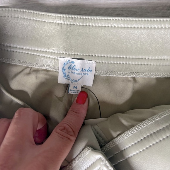 FRANCESCA'S kathy high rise vegan leather shorts size M NWT - Picture 9 of 16